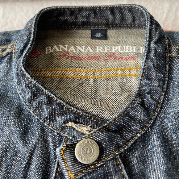 🌸🌸 Like new Banana Republic Denim Jacket - Picture 2 of 4